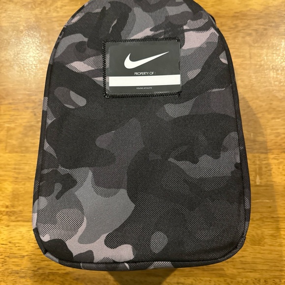 Nike Insulated Lunch Bag 6L 11x8x5 Nike Logo Grey Camo With ID Card Insert NWT - Picture 4 of 8